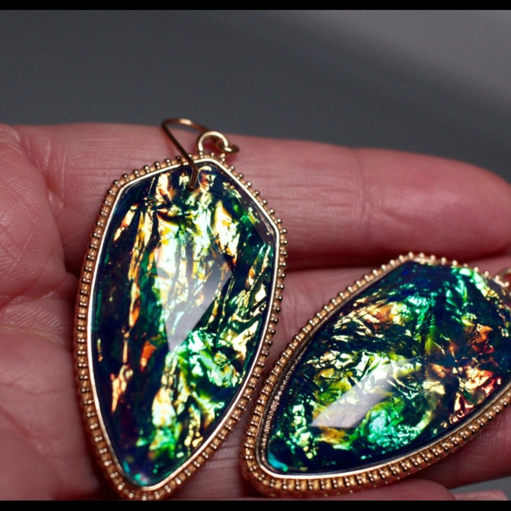 Similar to Kendra Scott size ( L )